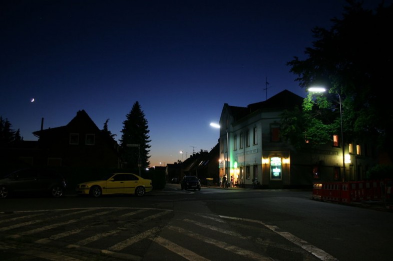 Venus und Mond in Moers Scherpenberg 1024px