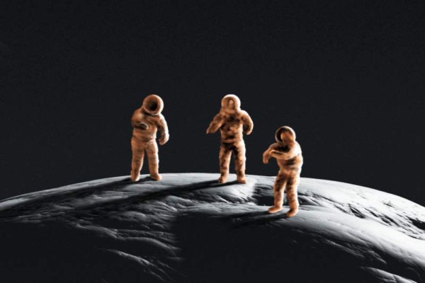 Diese Gruppe meiner grob gezeichneten Astronauten, erinnert mich an Figuren aus Plastilin, Bildausschnitt.