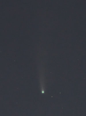 Komet C/2020 F3 (NEOWISE) Hochformat